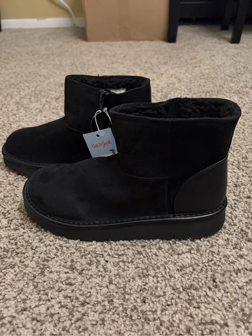 Cat & Jack boots size 4 NWT